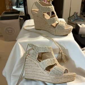 Women’s wrap around wedges